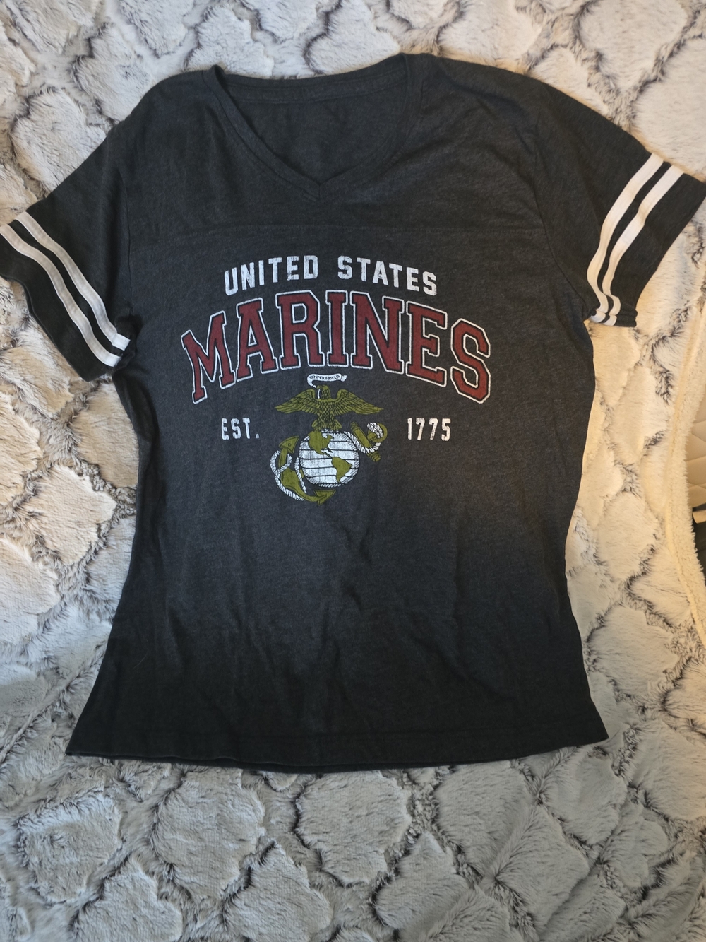 United States Marines Graphic Tee - Dark Gray V-Neck Sz M 19" Pit To Pit EUC